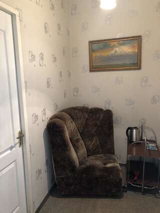 Гостевой дом Second floor Ереван Бюджетный двухместный номер с 2 отдельными кроватями-2